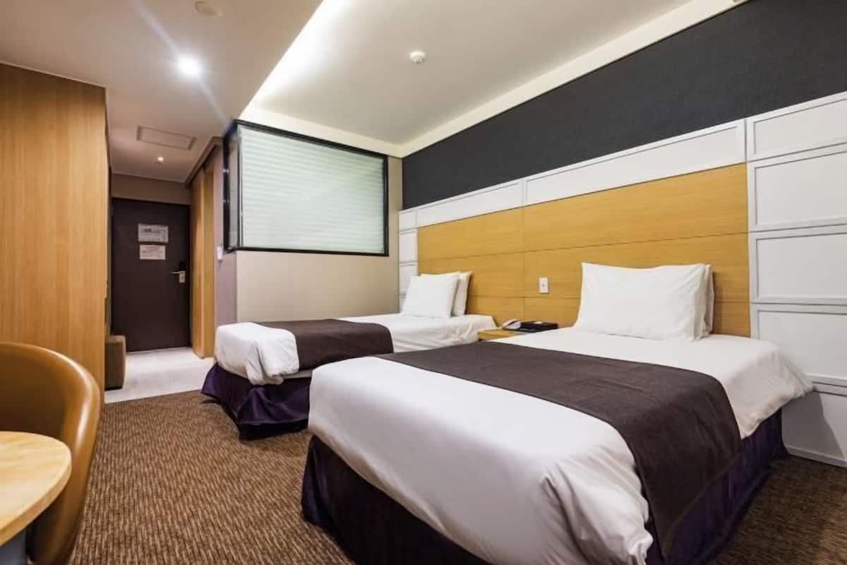 Blackout drapes, soundproofing, iron/ironing board, free WiFi