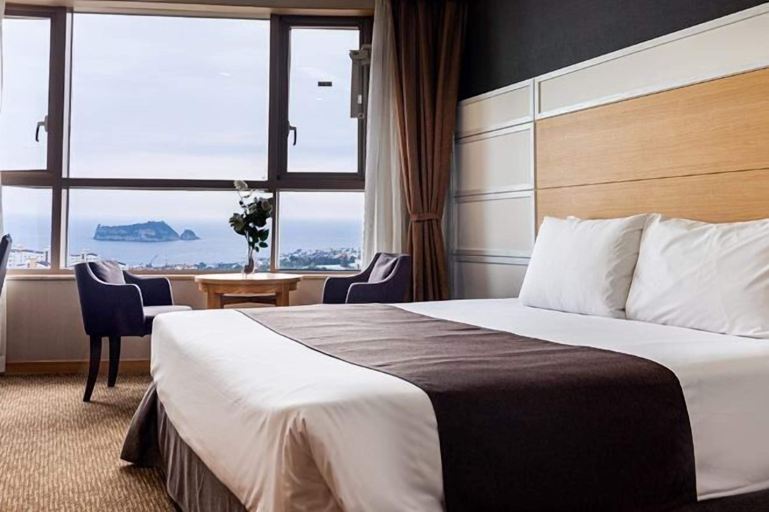 Blackout curtains, soundproofing, iron/ironing board, free WiFi