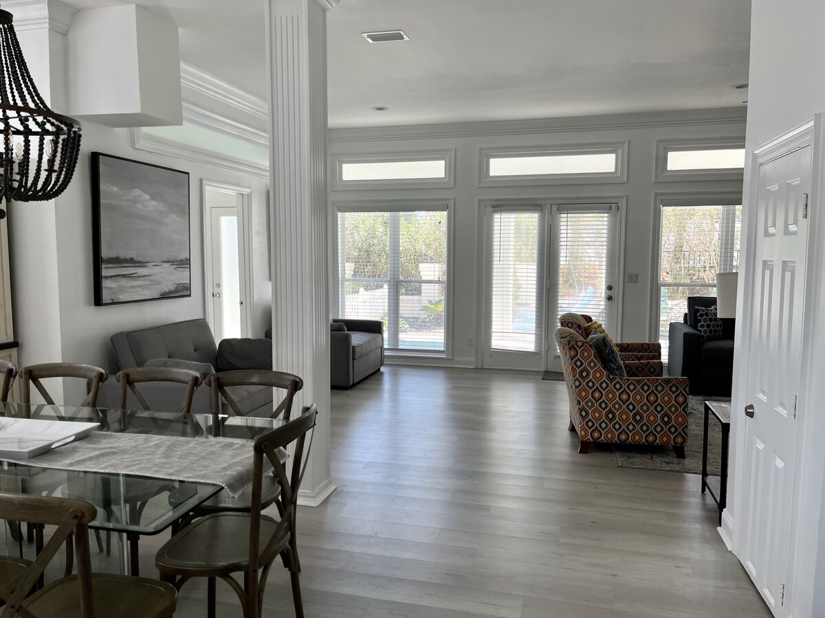 Photo 8 of Directly across from the Beach! 6 bedroom 6 bathrooms Gulf Views! Free Hottub