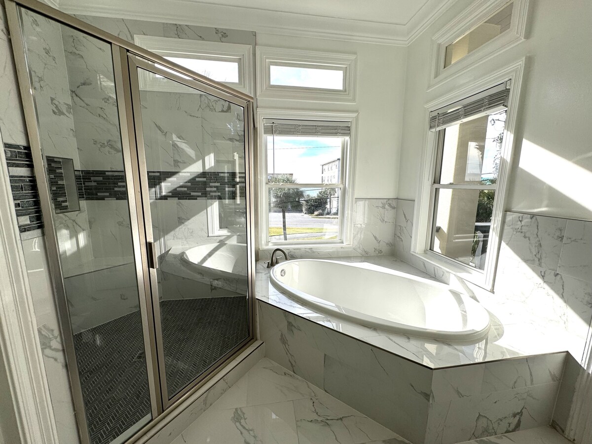 Photo 30 of Directly across from the Beach! 6 bedroom 6 bathrooms Gulf Views! Free Hottub