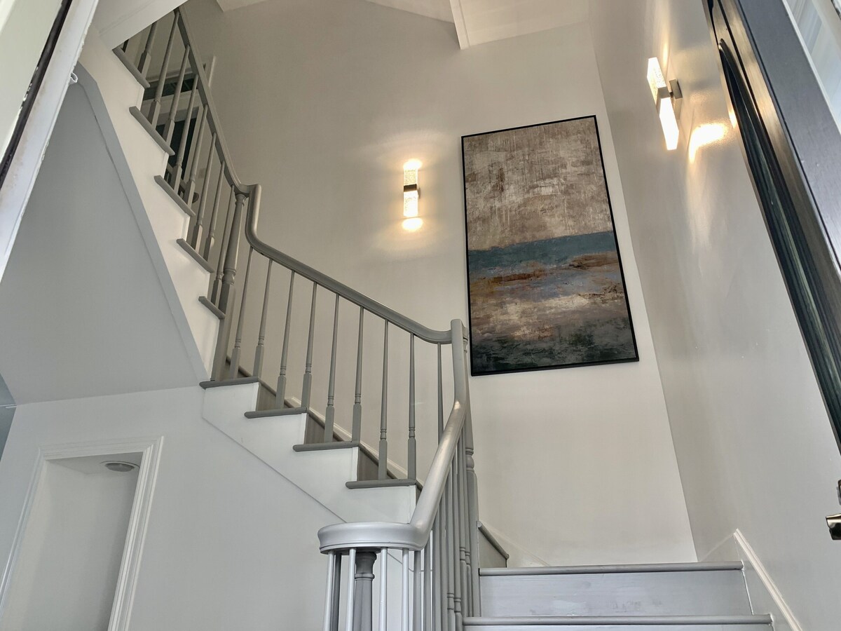 Photo 7 of Directly across from the Beach! 6 bedroom 6 bathrooms Gulf Views! Free Hottub
