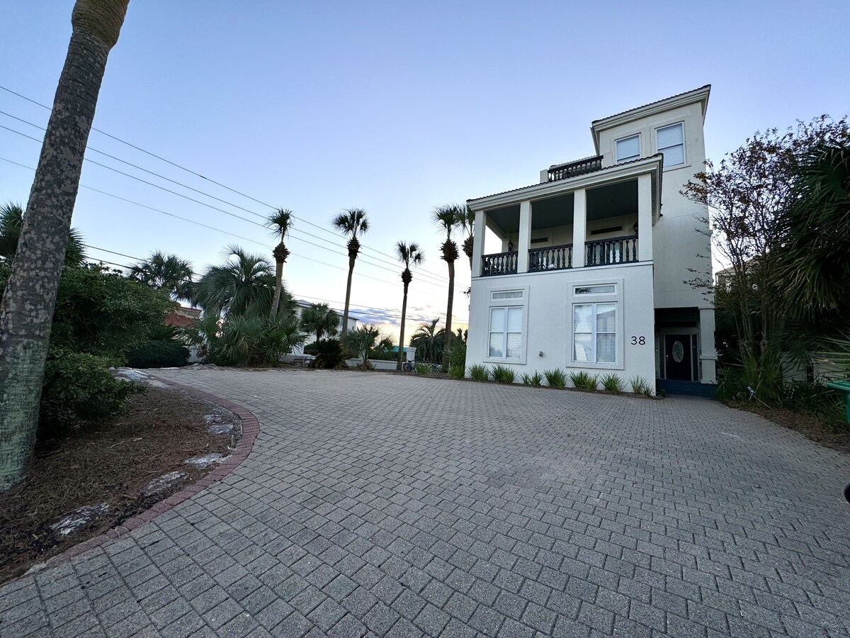 Photo 4 of Directly across from the Beach! 6 bedroom 6 bathrooms Gulf Views! Free Hottub