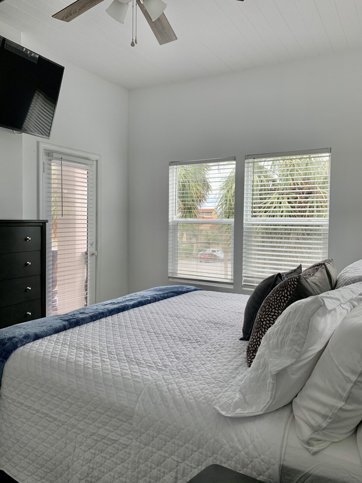 Photo 35 of Directly across from the Beach! 6 bedroom 6 bathrooms Gulf Views! Free Hottub