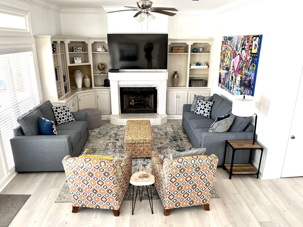 Photo 9 of Directly across from the Beach! 6 bedroom 6 bathrooms Gulf Views! Free Hottub