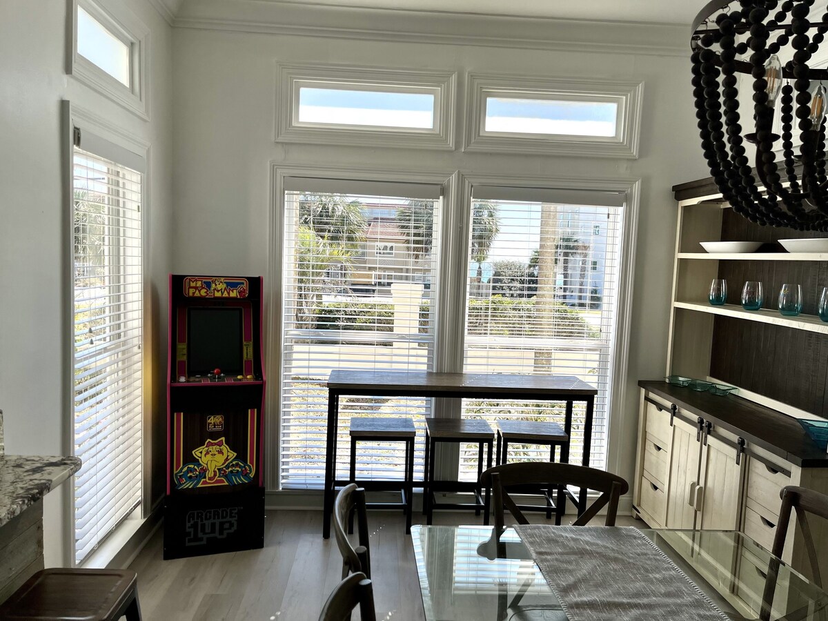 Photo 15 of Directly across from the Beach! 6 bedroom 6 bathrooms Gulf Views! Free Hottub