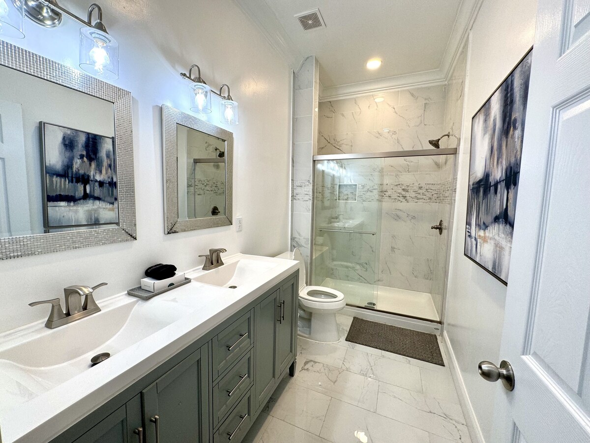 Photo 34 of Directly across from the Beach! 6 bedroom 6 bathrooms Gulf Views! Free Hottub