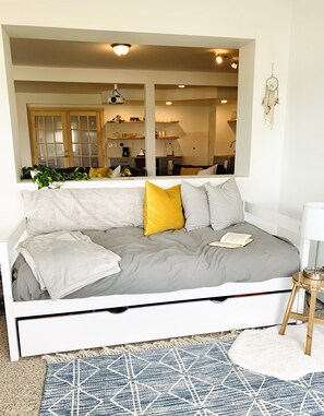 2 makuuhuonetta, silitysrauta/-lauta, ilmainen Wi-Fi, vuodevaatteet