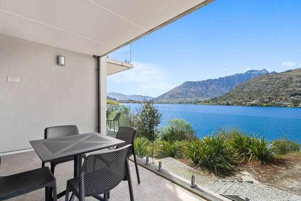 Executive Apartment | Terrace/patio