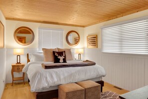 2 bedrooms, iron/ironing board, free WiFi, bed sheets - Bungalow on Crowe | 2 Bed, 3 Bath (Highlands)