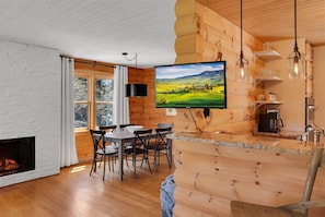 Dining - Bungalow on Crowe | 2 Bed, 3 Bath (Highlands)