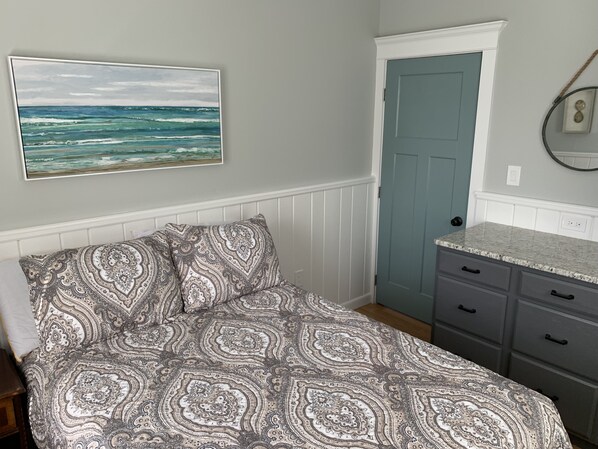 3 bedrooms, WiFi - 3 Bedroom Apartment close to Beach and all amenities (Hampton)