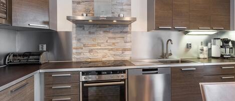 Fridge, microwave, dishwasher, cookware/dishes/utensils