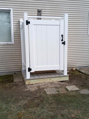 Property grounds - 6 Bed Vacation Rental! Short walk to Beach-  (Narragansett)