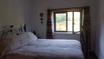 1 bedroom, bed sheets