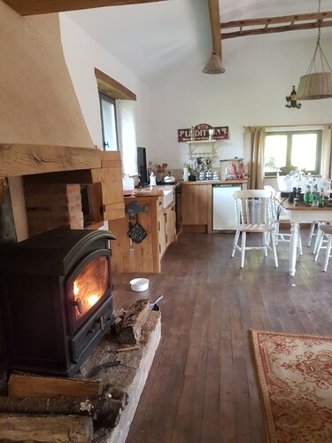 Charming 1-Bed Cottage in The Hideout