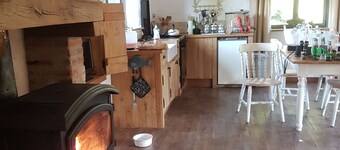 Charming 1-Bed Cottage in The Hideout