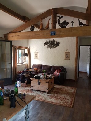 TV, fireplace, stereo