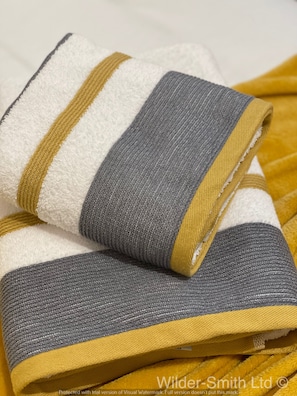 2 quartos, ferros/tábuas de passar roupa, Wi-Fi, roupa de cama