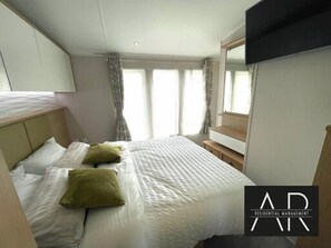 2 quartos, ferros/tábuas de passar roupa, Wi-Fi, roupa de cama