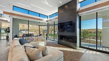 TV, fireplace, stereo