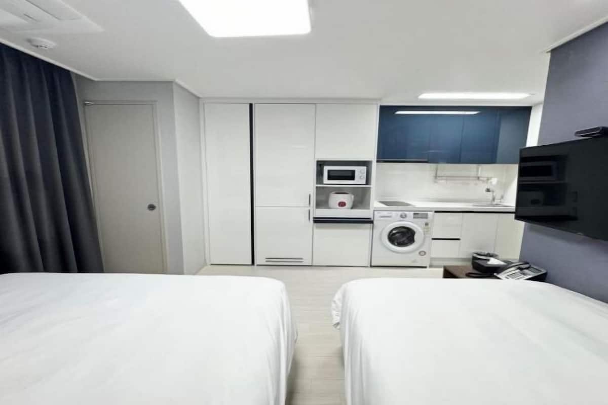 Free WiFi, bed sheets