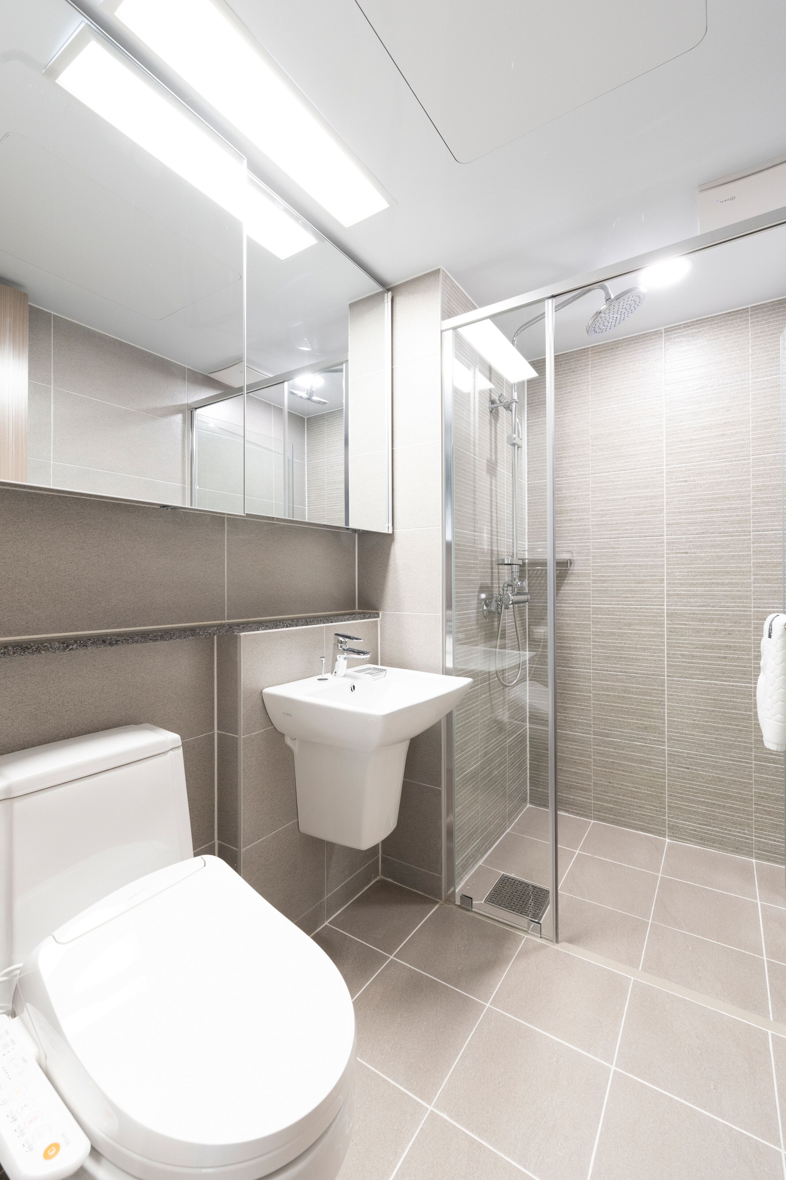 corner suite | bathroom | shower, towels