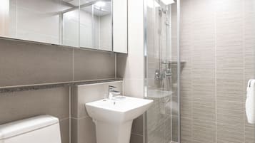 Corner Suite | Badeværelse | Bruser, håndklæder