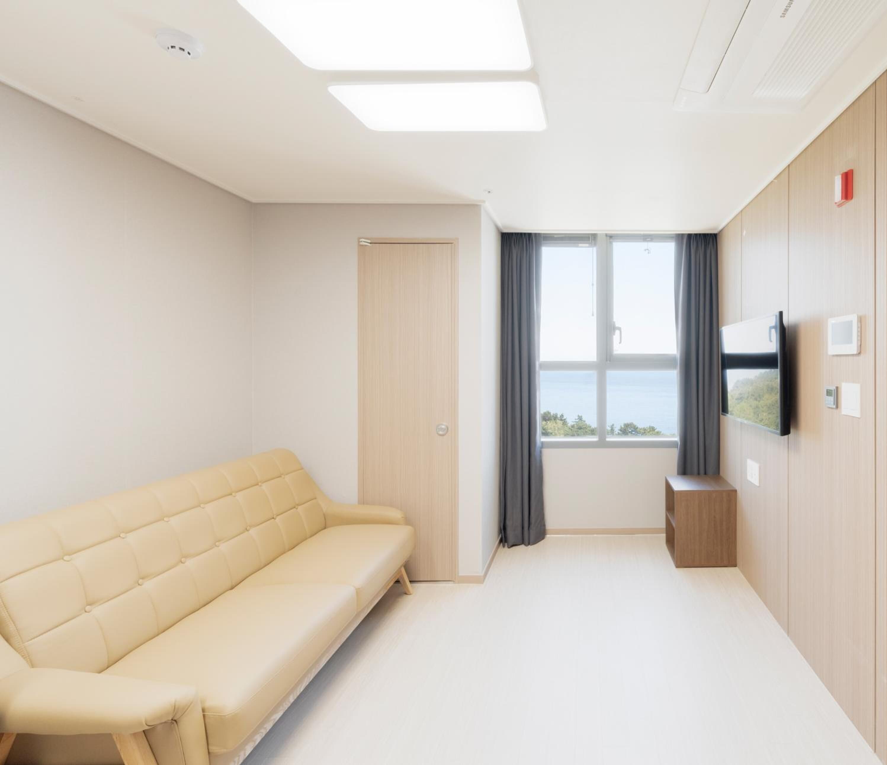 flat-screen tv, heated floors