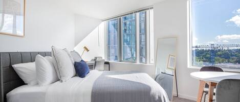 Iron/ironing board, WiFi, bed sheets