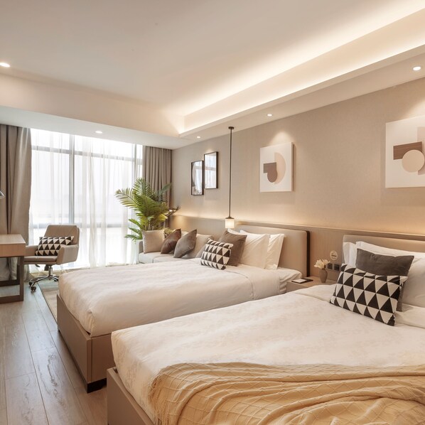 Kahden hengen classic-huone (kaksi sänkyä) | Työpöytä, kannettavalle tietokoneelle sopiva työtila, pimennysverhot