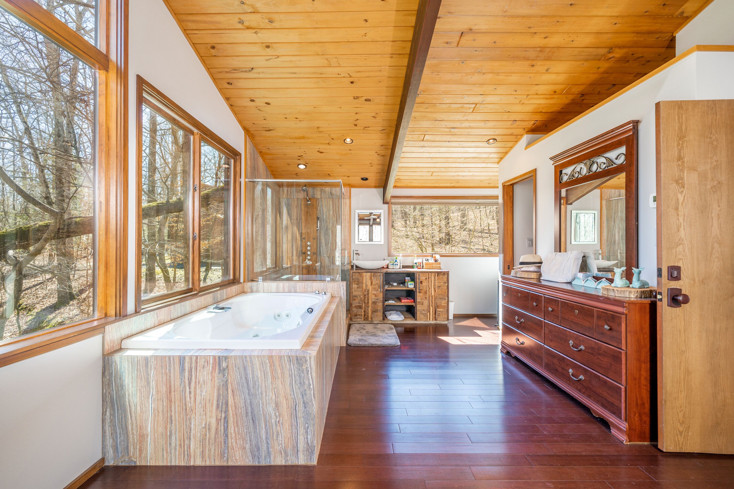 Meyers Creek Retreat! Secluded Luxury, 40 Acres, Pond, Meadows, Timber & Creeks