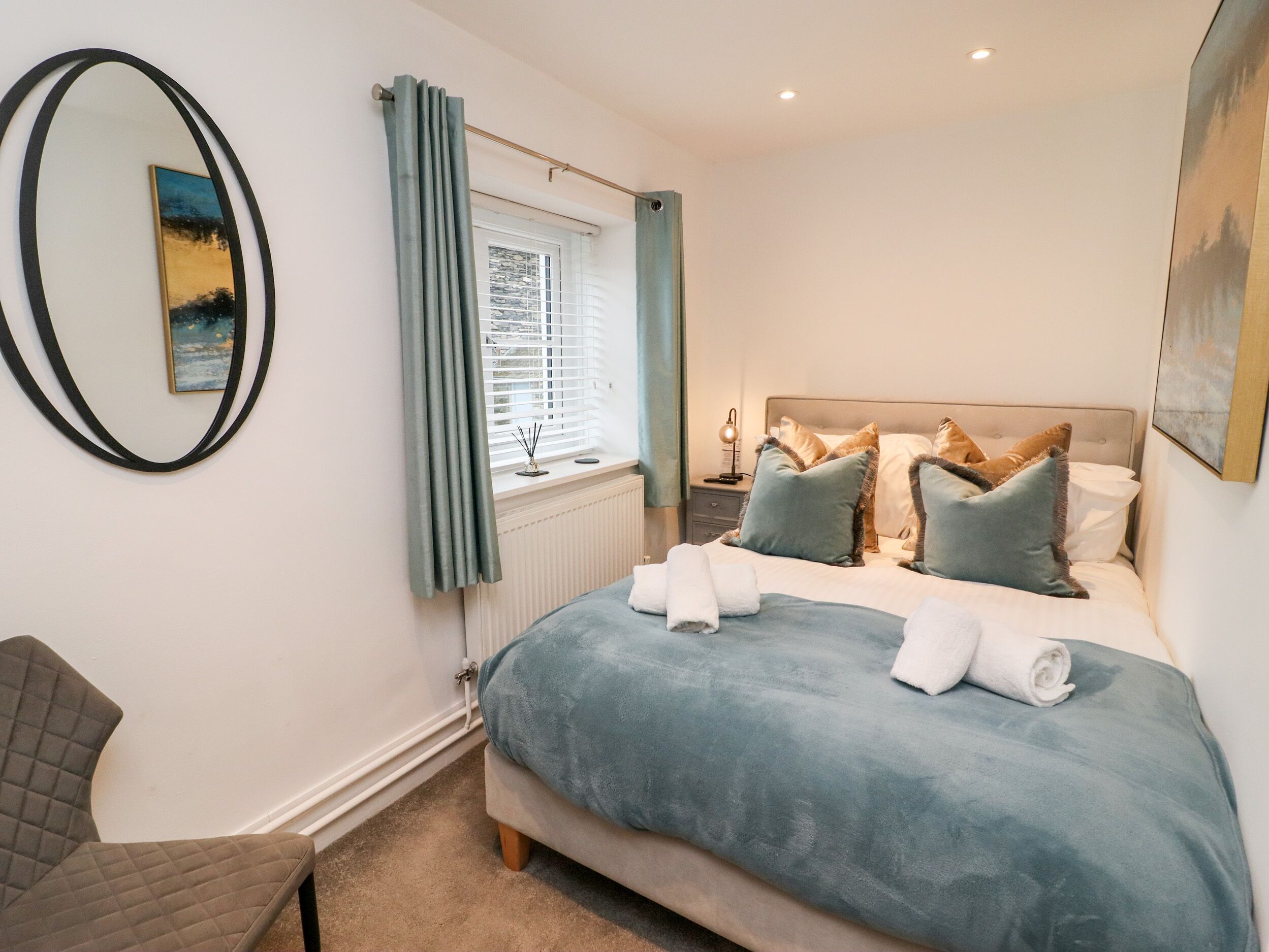 RIVERSIDE RETREAT, pet friendly, with a garden in Newby Bridge