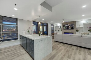 Interior - "The One and Only in Lake Las Vegas" (Henderson)