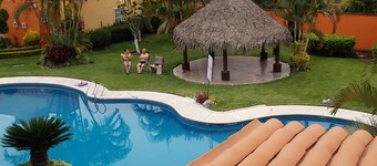 Confortable weekend house with pool, barbecue, jacuzzu