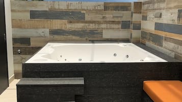 Bain à remous intérieur