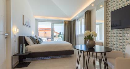 Apartment "Residence Meridian Unità 7" Near the Beach with Mountain View, Pool, A/C, Wi-Fi & Balcony