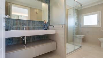 Bruser, hårtørrer, håndklæder