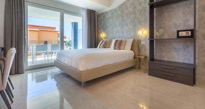 Apartment "Residence Meridian Unità 6" Near the Beach with Mountain View, Pool, A/C, Wi-Fi & Balcony