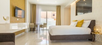 Studio "Residence Meridian Unità 2" with Mountain View, Pool & Wi-Fi