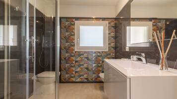 Doccia, asciugacapelli, asciugamani