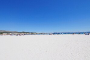 Beach nearby - Holiday Home 'Ca Na Cati' with Wi-Fi, A/C, Pool, Garden, Terrace and Balcony (Muro)