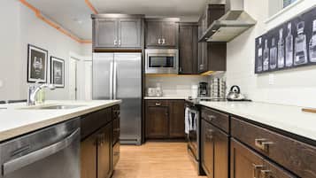 冰箱、微波炉、炉灶、洗碗机