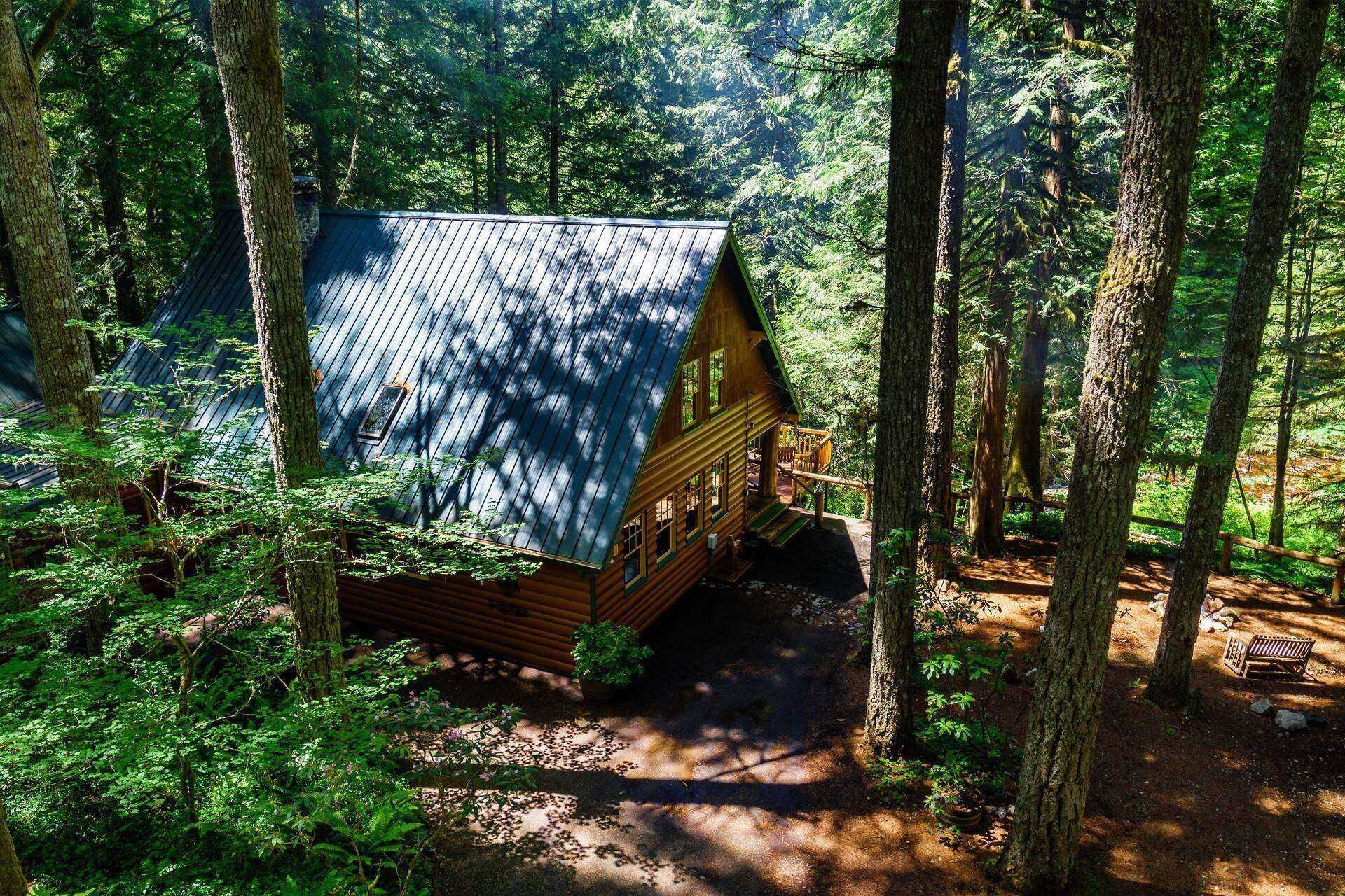 Heavenly Forested Rustic Retreat Overlooking Creek, Outdoor Fireplace, Hot Tub, 13 Miles to Mt Hood