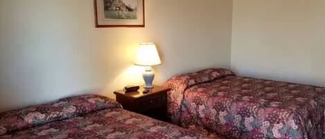 1 camera, una scrivania, Wi-Fi