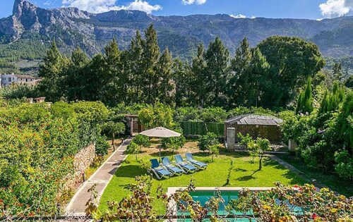 Chalet Casa Futbol mit Bergblick, Pool, WLAN, Klimaanlage, Terrassen und Garten