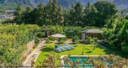 Chalet Casa Futbol mit Bergblick, Pool, WLAN, Klimaanlage, Terrassen und Garten