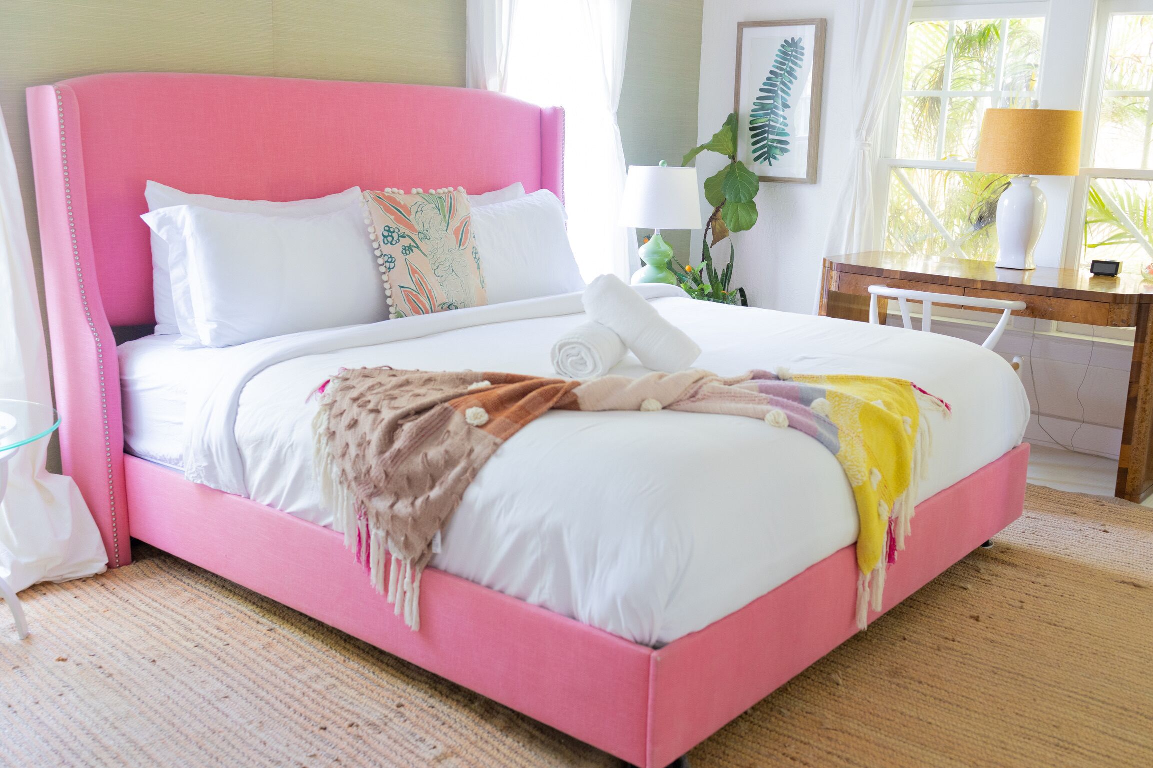 The Citrus Cottage, Sleeps 16! Heated Saltwater Pool, Fire Pit! Fabulous Decor!