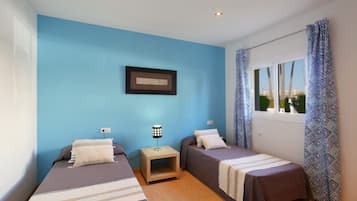 4 bedrooms, iron/ironing board, free WiFi, bed sheets