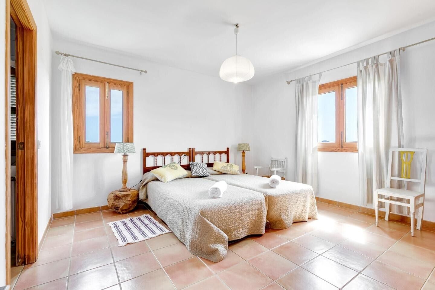 5 habitaciones, tabla de planchar con plancha y wifi gratis 