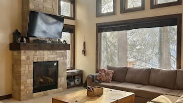 TV connectée, cheminée